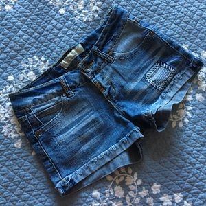 Distressed Cuff Mid-rise Denim Shorts